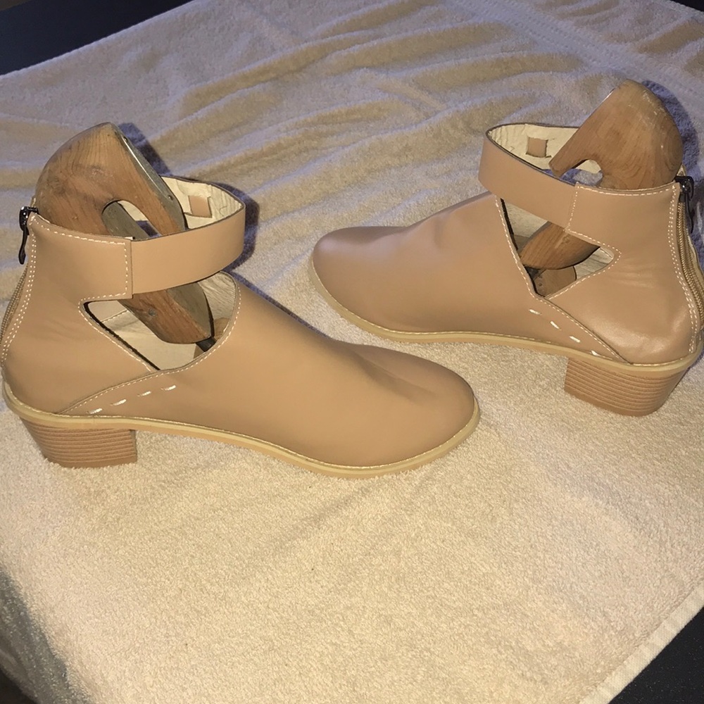 Shoes - Picture 3 of 4